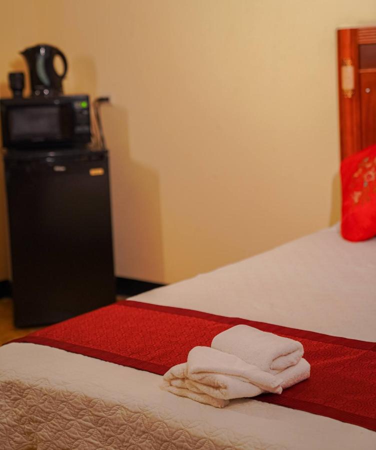 Metro Hotel Couva Екстериор снимка