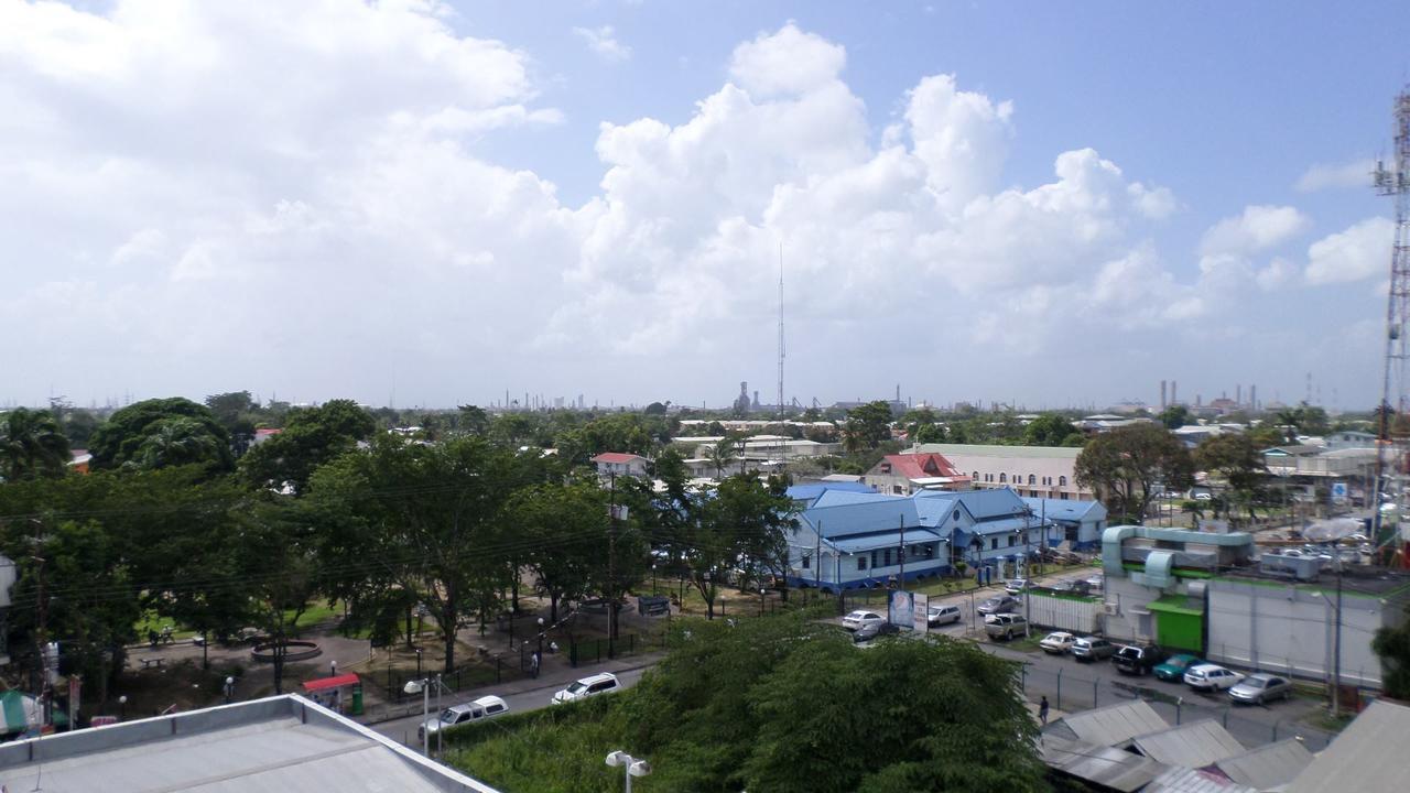 Metro Hotel Couva Екстериор снимка