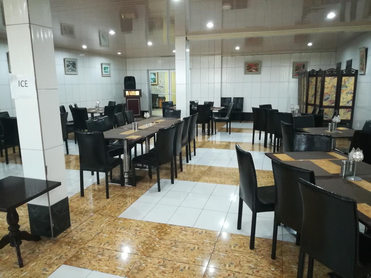 Metro Hotel Couva Екстериор снимка
