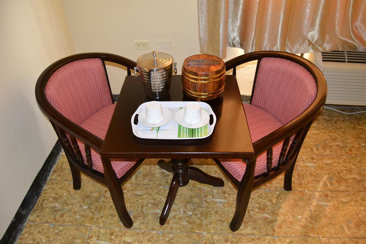 Metro Hotel Couva Екстериор снимка