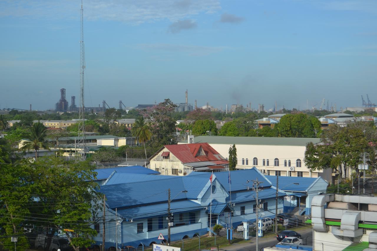 Metro Hotel Couva Екстериор снимка